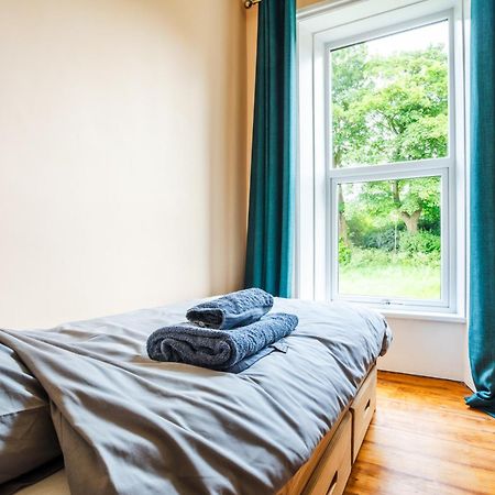 Вилла Holmfield House Clayton West Экстерьер фото