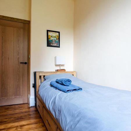 Вилла Holmfield House Clayton West Экстерьер фото