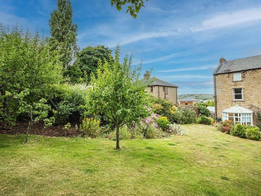 Вилла Holmfield House Clayton West Экстерьер фото