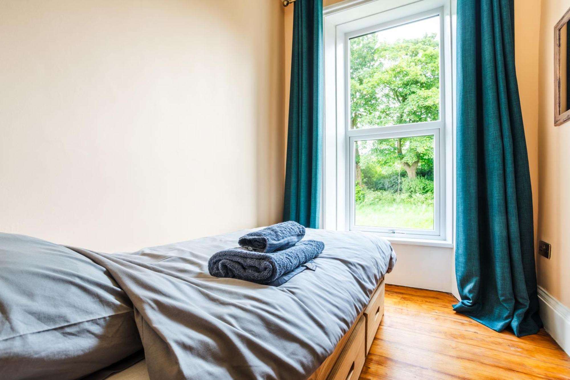 Вилла Holmfield House Clayton West Экстерьер фото